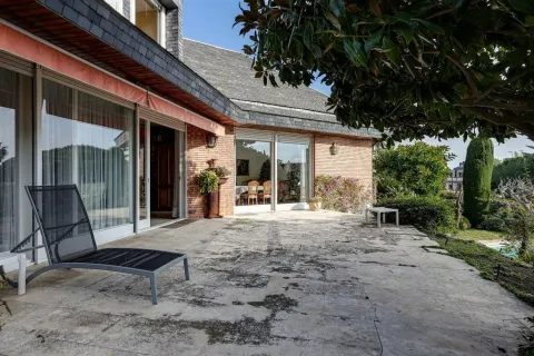 Сasa en venta en Barcelona, España 10 dormitorios, No. 141235 - foto 14