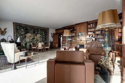 Сasa en venta en Barcelona, España 10 dormitorios, No. 141235 - foto 8