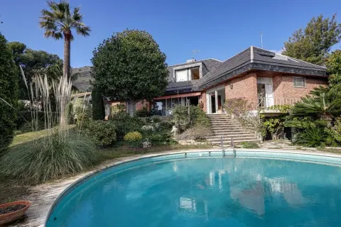 Сasa en venta en Barcelona, España 10 dormitorios, No. 141235 - foto 6