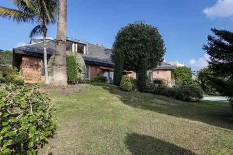 Сasa en venta en Barcelona, España 10 dormitorios, No. 141235 - foto 19