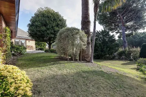 Сasa en venta en Barcelona, España 10 dormitorios, No. 141235 - foto 18