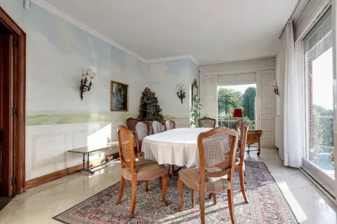 Сasa en venta en Barcelona, España 10 dormitorios, No. 141235 - foto 9