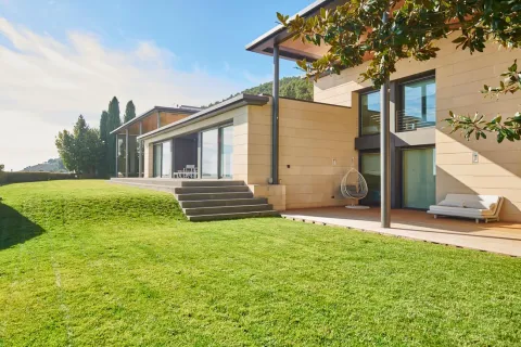 Сasa en venta en Barcelona, España 8 dormitorios, No. 141236 - foto 8