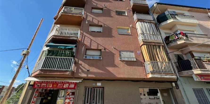 Huoneisto Manlleu, Barcelona, Espanja 3 makuuhuonetta, 99 m2 No. 191470