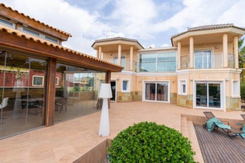 Villa for sale in Torrevieja, Alicante, Spain 4 bedrooms, 480 sq.m. No. 145978 - photo 2