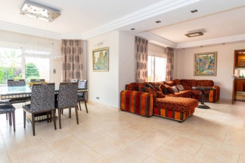 Villa for sale in Torrevieja, Alicante, Spain 4 bedrooms, 480 sq.m. No. 145978 - photo 3