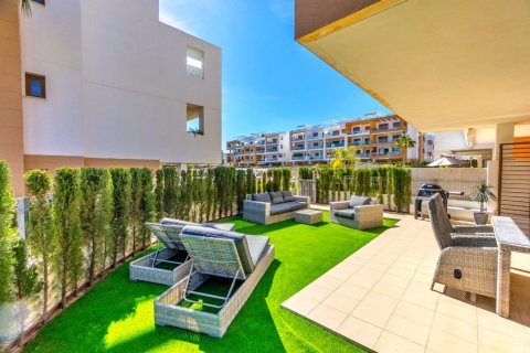 Huoneisto myytävänä Villamartin, Alicante, Espanja, 3 makuuhuonetta, 84 m2 No. 145974 - kuva 2