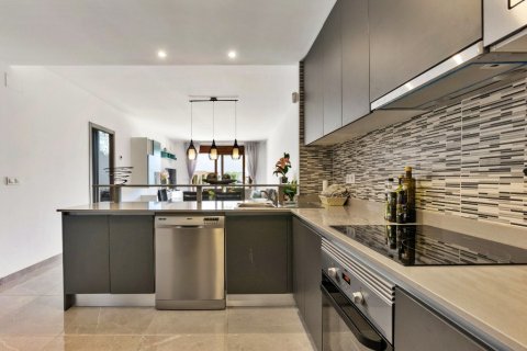 Huoneisto myytävänä Villamartin, Alicante, Espanja, 3 makuuhuonetta, 84 m2 No. 145974 - kuva 4