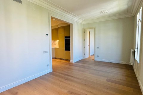 Apartment à vendre Eixample, Barcelona, Espagne, 3 chambres, 109 m2 No. 133459 - photo 3
