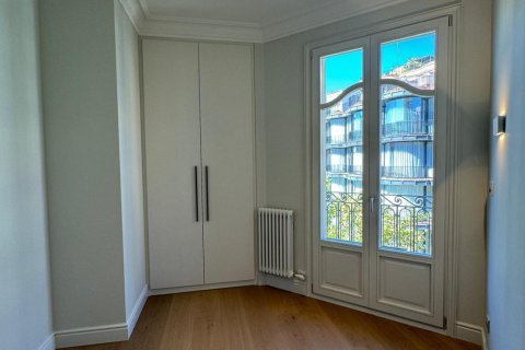 Apartment à vendre Eixample, Barcelona, Espagne, 3 chambres, 109 m2 No. 133459 - photo 12