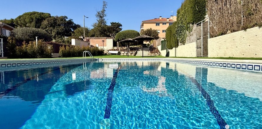 Dom w Sant Andreu de Llavaneres, Barcelona, Hiszpania 4 sypialnie, 196 mkw. nr 153739