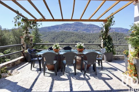 Hus i Castellar Del Valles, Barcelona, Spanien 4 sovrum, 214 kvm. Nr. 153737