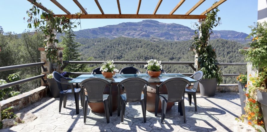 Hus i Castellar Del Valles, Barcelona, Spanien 4 sovrum, 214 kvm. Nr. 153737