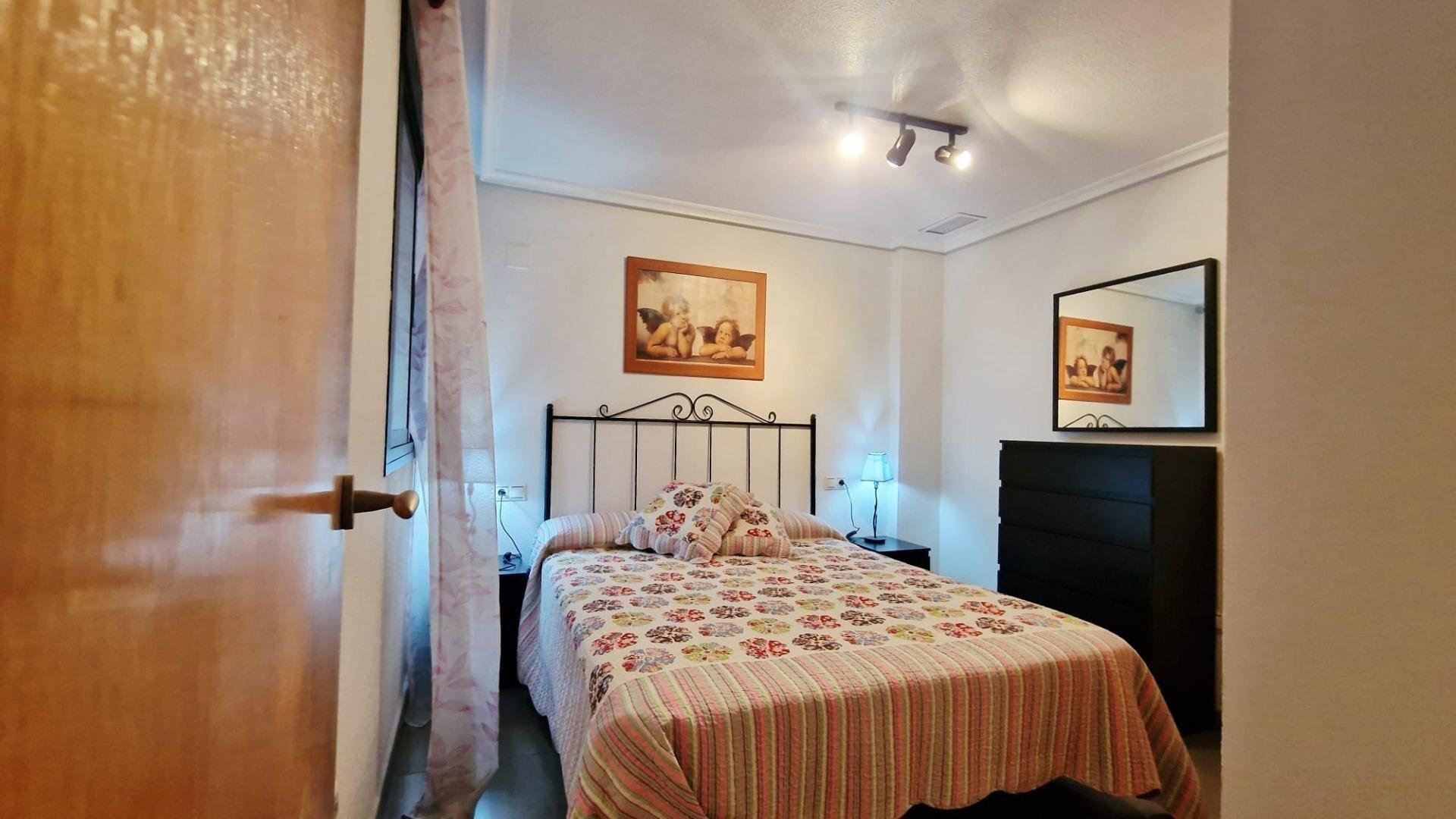 Apartment à Torrevieja, Alicante, Espagne 2 chambres, 76 m2 No. 184293