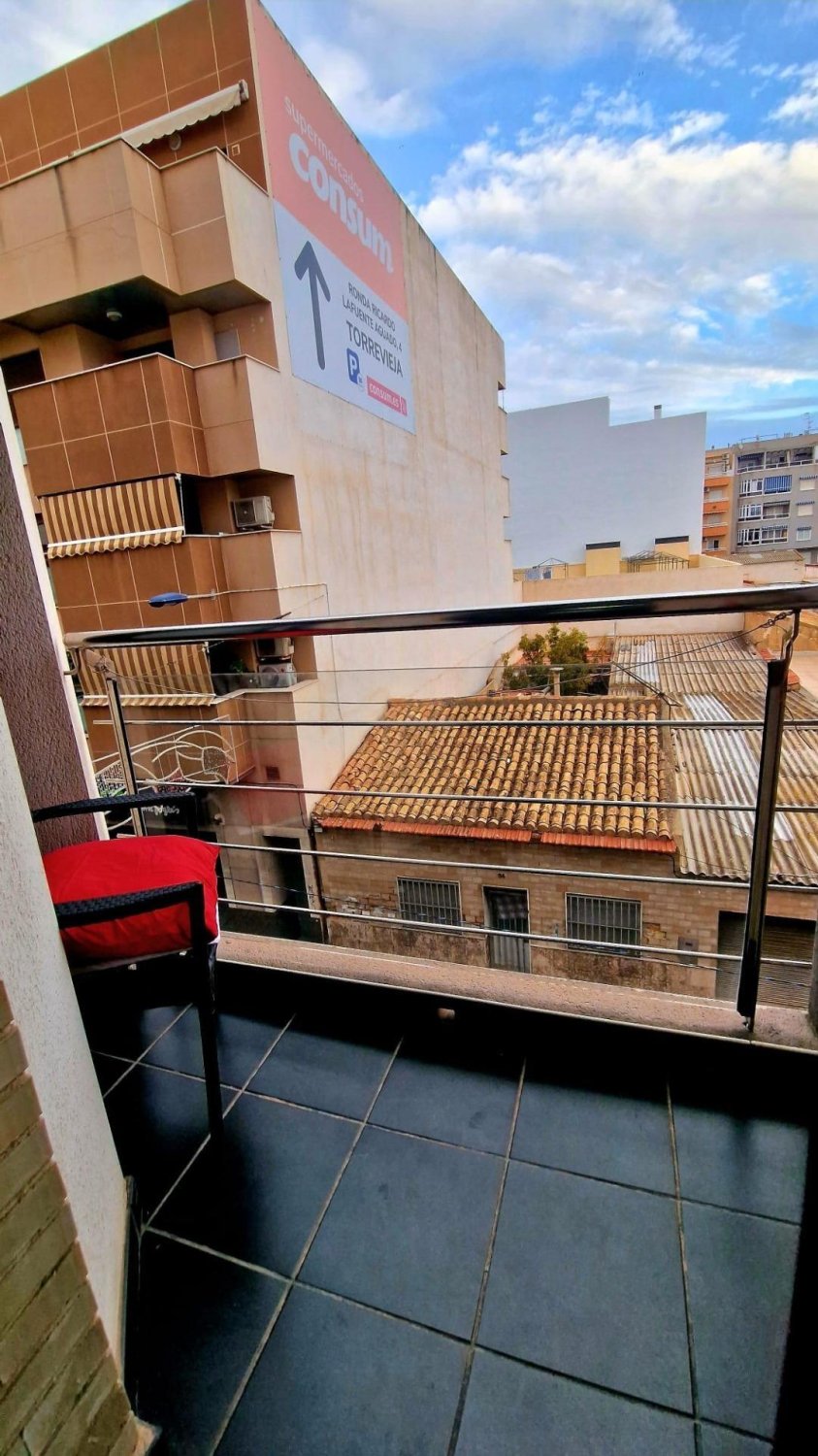 Apartment à Torrevieja, Alicante, Espagne 2 chambres, 76 m2 No. 184293