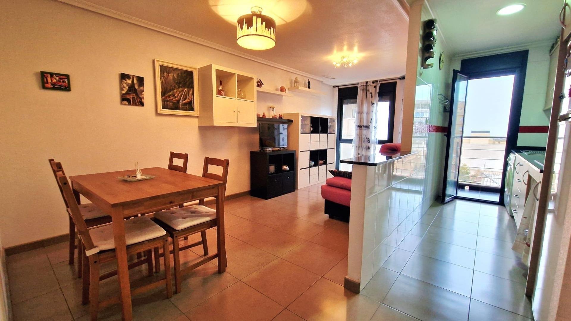 Apartment à Torrevieja, Alicante, Espagne 2 chambres, 76 m2 No. 184293