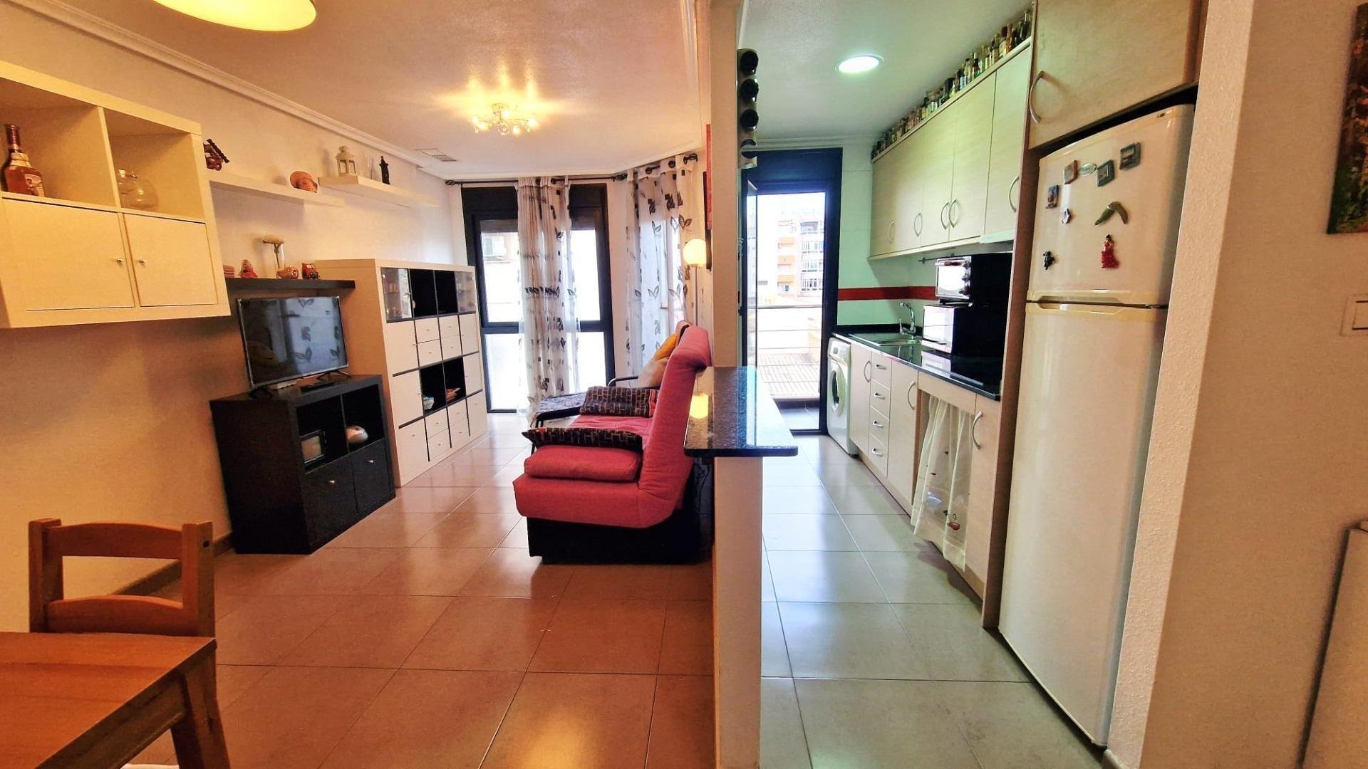 Apartment à Torrevieja, Alicante, Espagne 2 chambres, 76 m2 No. 184293