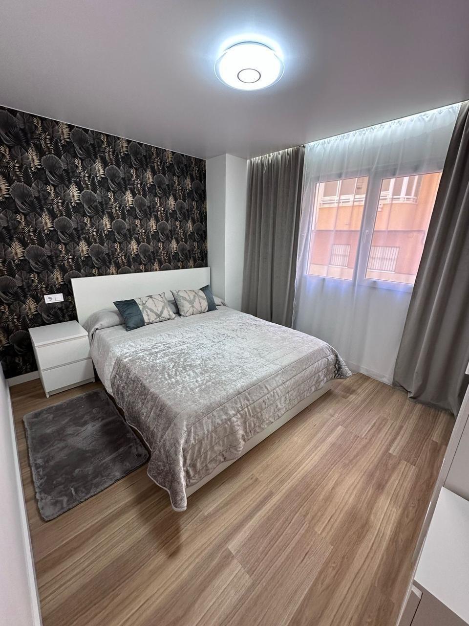 Apartment in Torrevieja, Alicante, Spain 2 bedrooms, 110 sq.m. No. 184291