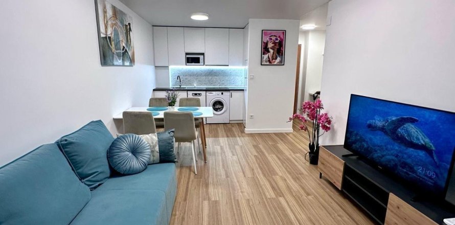 Apartment in Torrevieja, Alicante, Spain 2 bedrooms, 110 sq.m. No. 184291