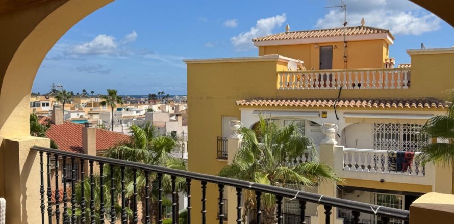 Apartment in Torrevieja, Alicante, Spain 3 bedrooms, 94 sq.m. No. 156084