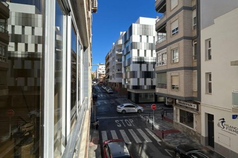 Huoneisto myytävänä Torrevieja, Alicante, Espanja, 3 makuuhuonetta, 111 m2 No. 156089 - kuva 4