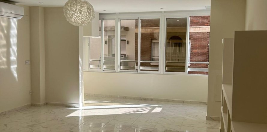 Huoneisto Torrevieja, Alicante, Espanja 3 makuuhuonetta, 111 m2 No. 156089