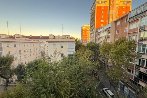 Продажа квартиры в Мадрид, Испания 2 спальни, 70м2 №142394 - фото 1