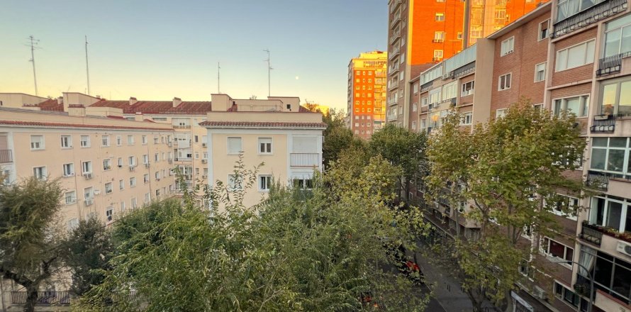 Квартира в Мадрид, Испания 2 спальни, 70м2 №142394
