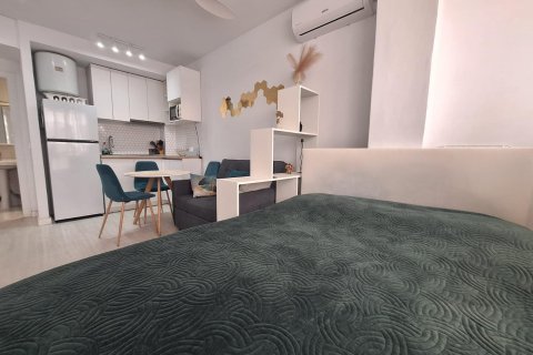 Apartamento en alquiler en Torrevieja, Alicante, España 22 m2 No. 142396 - foto 3