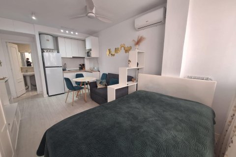 Apartamento en alquiler en Torrevieja, Alicante, España 22 m2 No. 142396 - foto 2