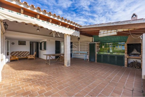 Huvila myytävänä Es Castell, Menorca, Espanja, 5 makuuhuonetta, 135 m2 No. 147587 - kuva 3