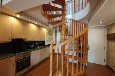 Ático en alquiler en Villajoyosa, Alicante, España 3 dormitorios, 140 m2 No. 147585 - foto 19