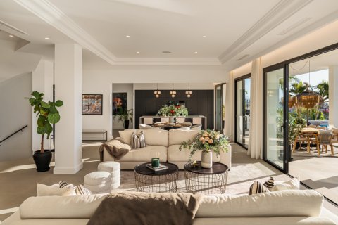 Villa for sale in Malaga, Spain 6 bedrooms, 1466 sq.m. No. 154950 - photo 12