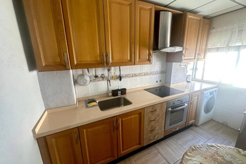 Huoneisto vuokrattavana Alicante, Espanja, 4 makuuhuonetta, 61 m2 No. 149564 - kuva 3