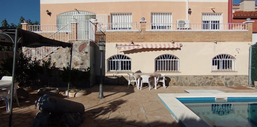 Сasa en Flix, Tarragona, España 5 dormitorios, 478 m2 No. 153148