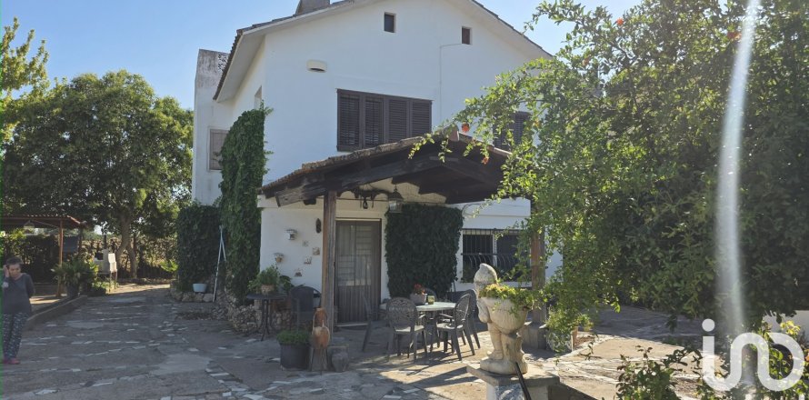 Māja Lleida, Spānijā 3 istabas, 160 m2 Nr. 153147