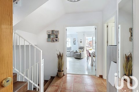 Kaupunkipientalo myytävänä Rincon de la Victoria, Malaga, Espanja, 3 makuuhuonetta, 223.84 m2 No. 153149 - kuva 3