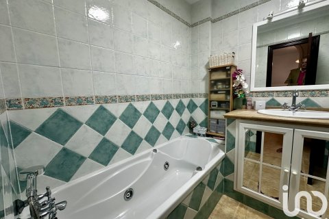 Apartment for sale in Lepe, Huelva, Spain 3 bedrooms, 128 sq.m. No. 186054 - photo 22