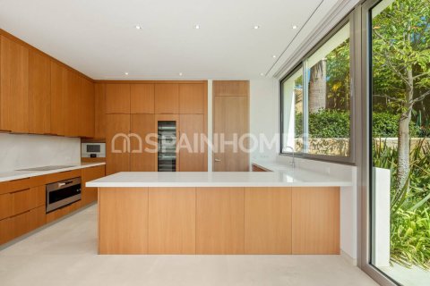 Villa for sale in Casares, Malaga, Spain 5 bedrooms, 713 sq.m. No. 191755 - photo 17