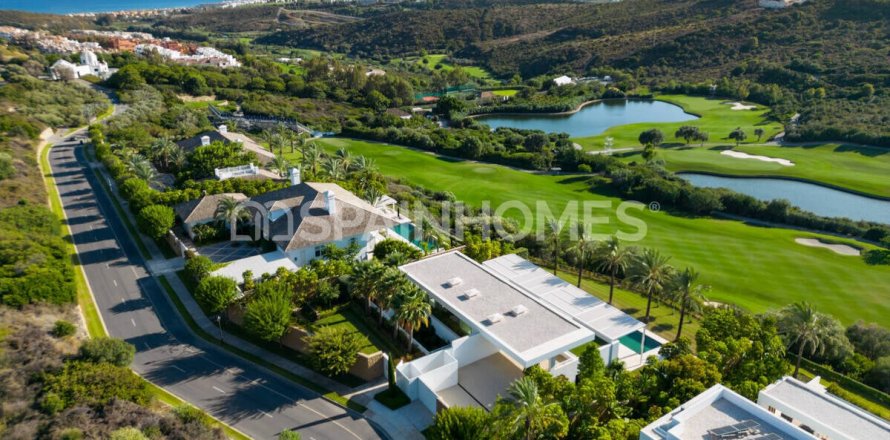 Villa in Casares, Malaga, Spain 5 bedrooms, 713 sq.m. No. 191755