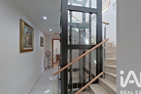 House for sale in Calafell, Tarragona, Spain 5 bedrooms, 384 sq.m. No. 172892 - photo 12