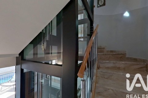 House for sale in Calafell, Tarragona, Spain 5 bedrooms, 384 sq.m. No. 172892 - photo 13