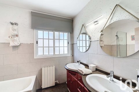 Dom w Cunit, Tarragona, Hiszpania 6 sypialni, 574 mkw. nr 154053 – zdjęcie 23