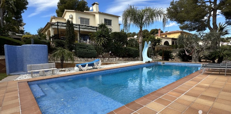 Dom w Cunit, Tarragona, Hiszpania 6 sypialni, 574 mkw. nr 154053