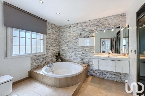 Dom w Cunit, Tarragona, Hiszpania 6 sypialni, 574 mkw. nr 154053 – zdjęcie 21