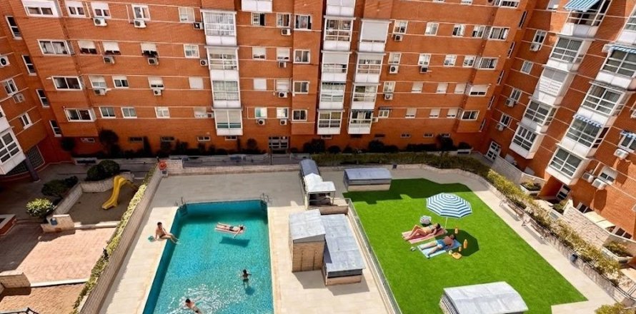 Ático en Madrid, España 3 dormitorios, 120 m2 No. 165936