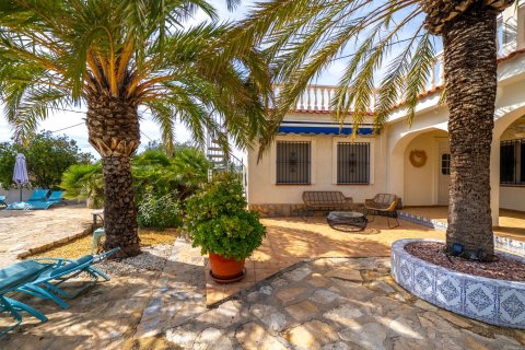 Villa pārdošanā El Campello, Alicante, Spānijā 3 istabas, 230 m2 Nr. 165935 - attēls 12