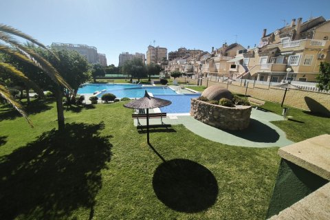 Bungalo pārdošanā Torrevieja, Alicante, Spānijā 3 istabas, 65 m2 Nr. 173503 - attēls 8