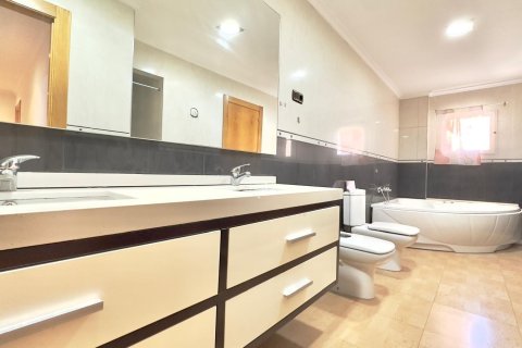 Wohnung zum Verkauf in Torrevieja, Alicante, Spanien 3 Schlafzimmer, 151 m2 Nr. 155640 - Foto 14