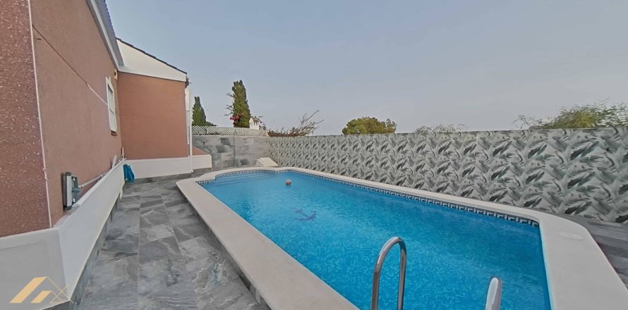 Villa a Torrevieja, Alicante, Spagna 3 camere da letto, 135 mq. N° 155641